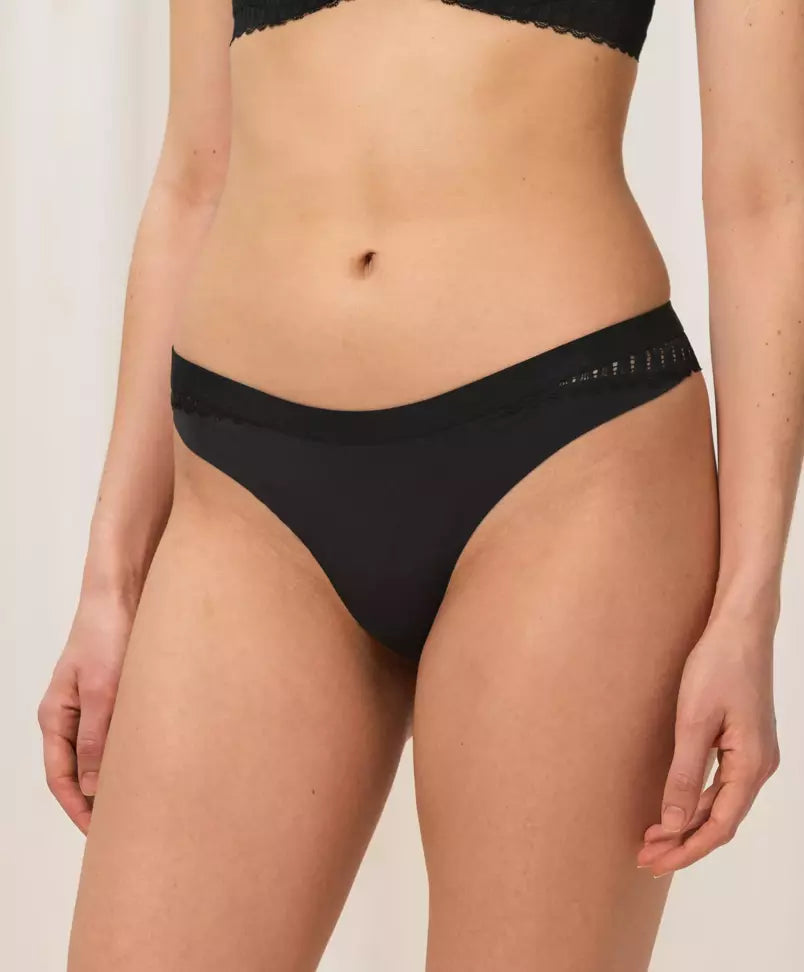 Triumph - Aura Spotlight bralette zwart bh set